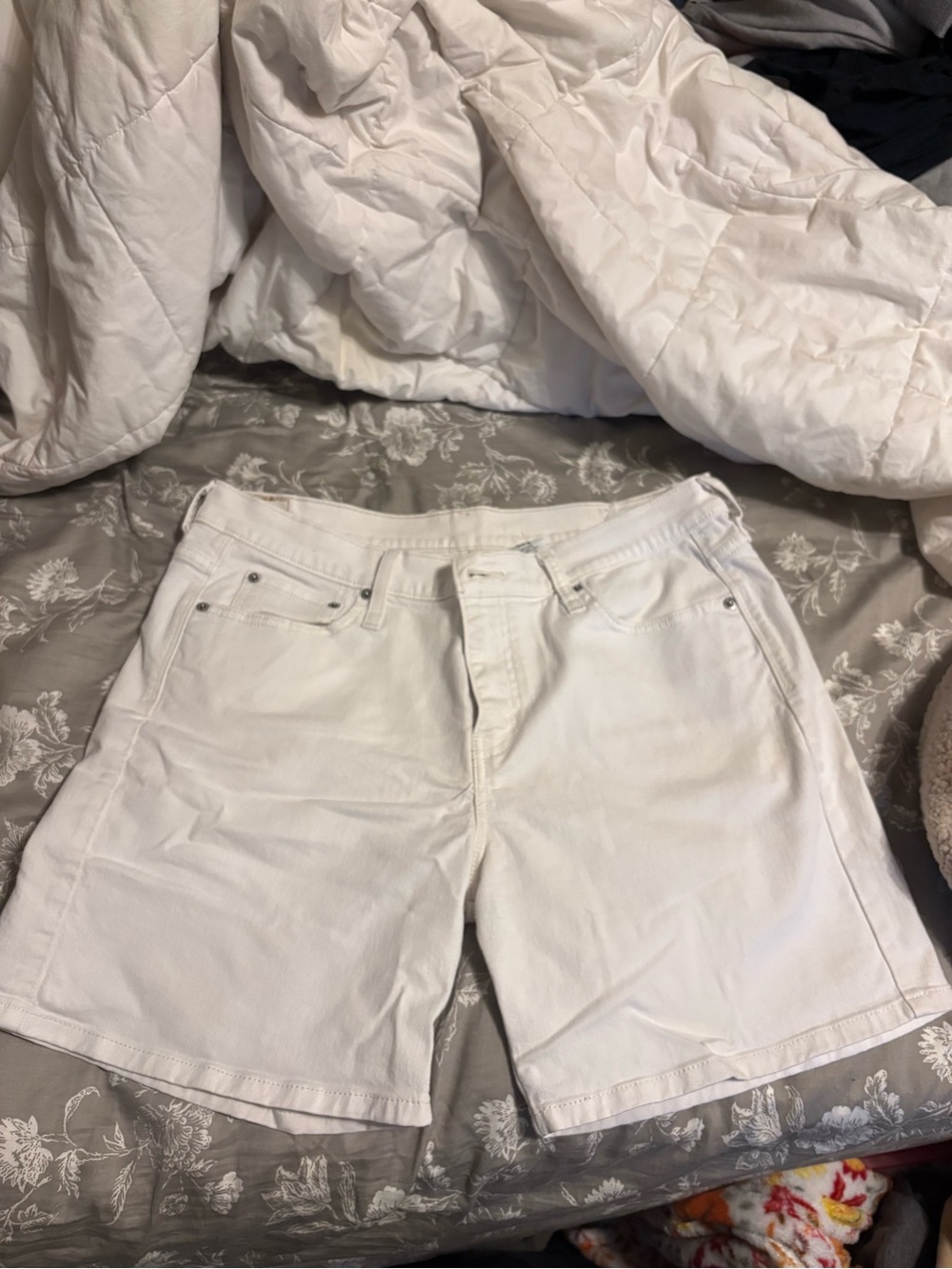 VINTAGE Levi's White High-Rise Denim Shorts